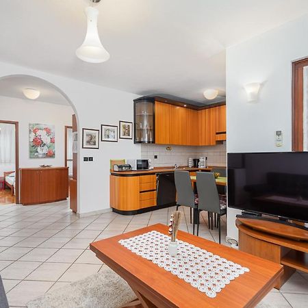 Sea View Apartment - Roberto Πόρετς Εξωτερικό φωτογραφία