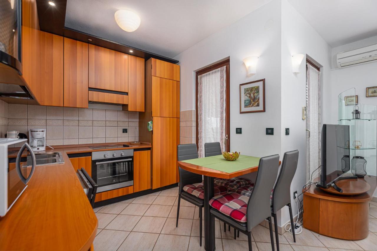 Sea View Apartment - Roberto Πόρετς Εξωτερικό φωτογραφία